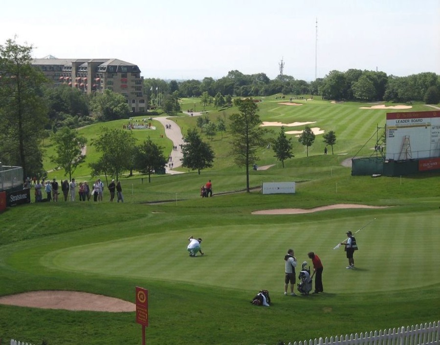 From the clubhouse: the 18th green in front, the hotel behind.