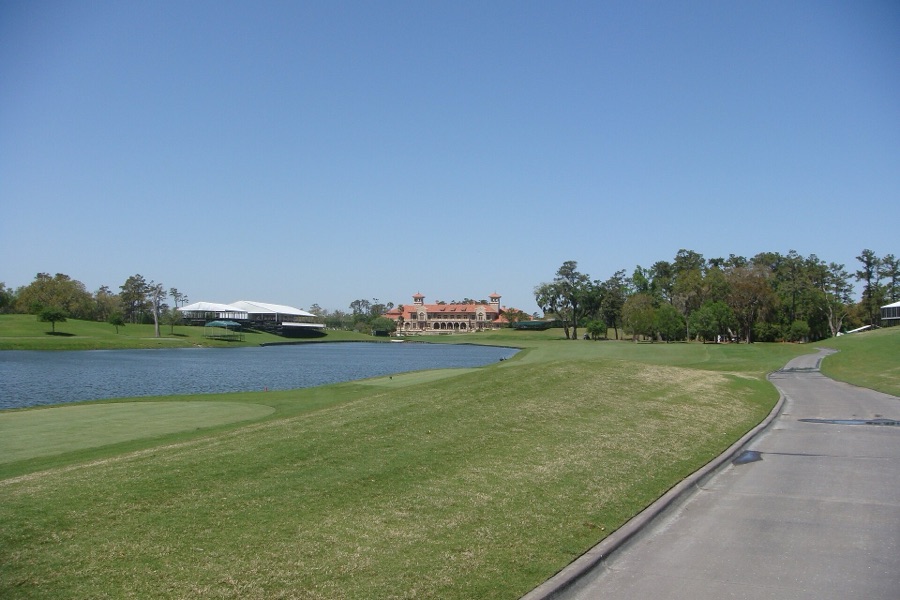 The 18th along the water, the clubhouse beyond.